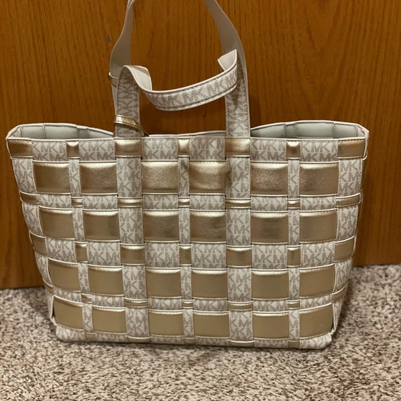 NWOT Michael Kors Tote Bag! - Picture 4 of 7